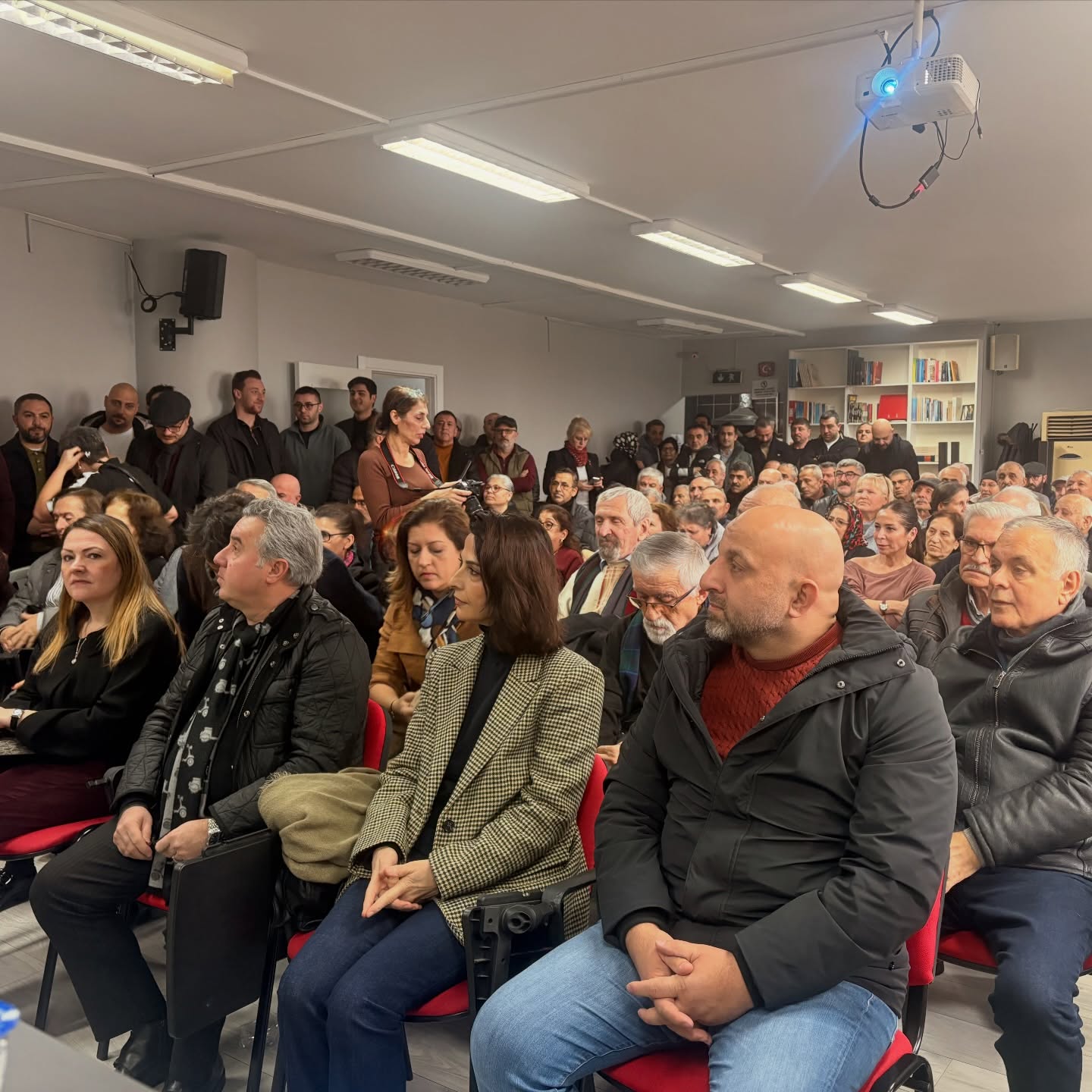 631677329 18383924266155694 7332967275750826976 N