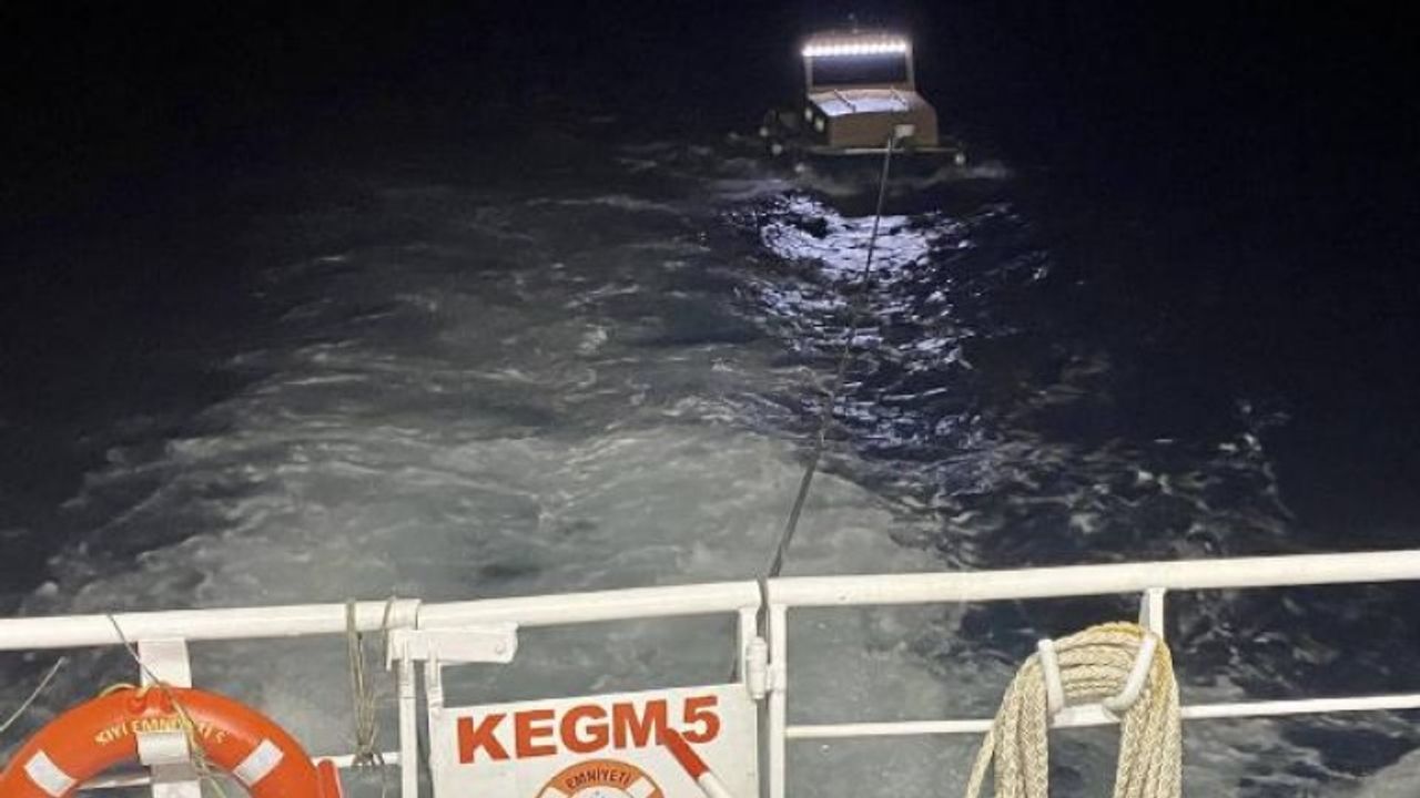 Beykoz açıklarında çarpışan 2 tekne kurtarıldı