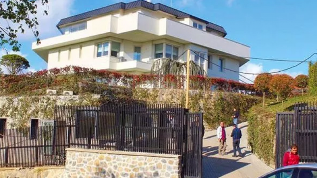 Abdullah Gül’ün Beykoz’daki villasında neler oluyor?