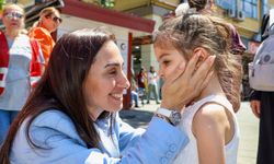 Başkanvekiline küçük kalplerden büyük sevgi