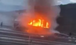 Beykoz'da seyir halindeki kamyon alevler içerisinde kaldı