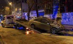 Kontrolden Çıkan Otomobil Ağaca Çarptı, 2 Yaralı Var