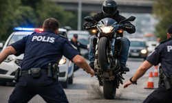 Polisin Üzerine Motosiklet Sürüp Kaçmaya Çalıştı