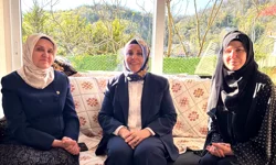 AK Parti Kadın Kolları’ndan Umre Dönüşü Anlamlı Ziyaret