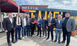 Yerdeki Türk Bayrağı’nı kaldıran taksiciye Milliyetçi Hareket Partisi’den teşekkür
