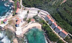 Riva'da Yıllardır Atıl Duran "Metruk Otel" Yıkılıyor