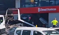 Beykoz’da kontrolden çıkan araç banka şubesine daldı