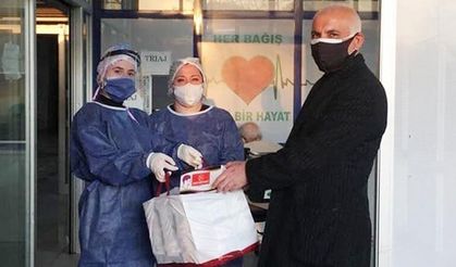 MHP Beykoz 10 bin maske dağıttı