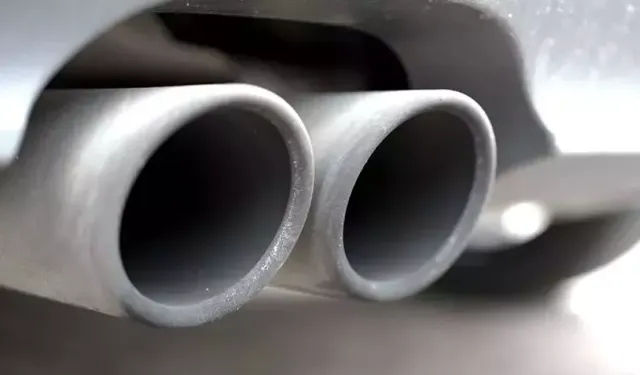 Beykoz’da Abartı Egzozla Tehlikeli Sollama Yapan Sürücü Yakalandı