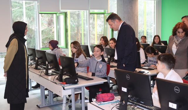 Beykoz Kaymakamı Dr. Fatih Ürkmezer, Beykoz Koç Ortaokulu’nu Ziyaret Etti