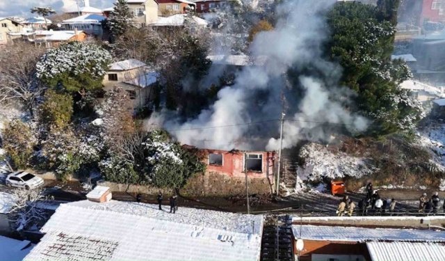 Beykoz’da Metruk Binada Yangın