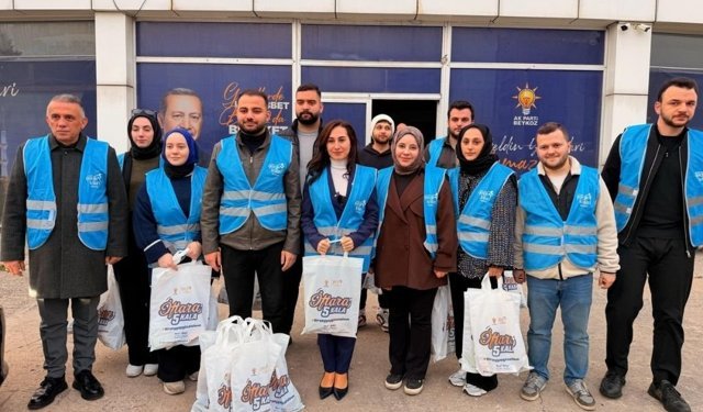 AK Parti Beykoz Gençlik Kolları’ndan “İftara 5 Kala” İkramı