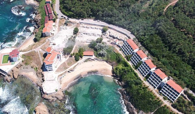 Riva'da Yıllardır Atıl Duran "Metruk Otel" Yıkılıyor