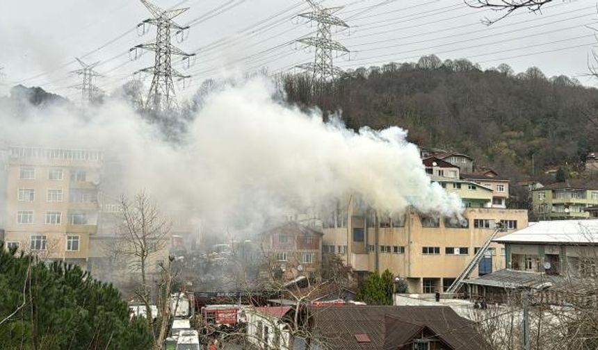Beykoz'da kibrit fabrikası alev alev yandı