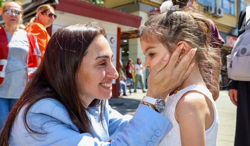 Başkanvekiline küçük kalplerden büyük sevgi