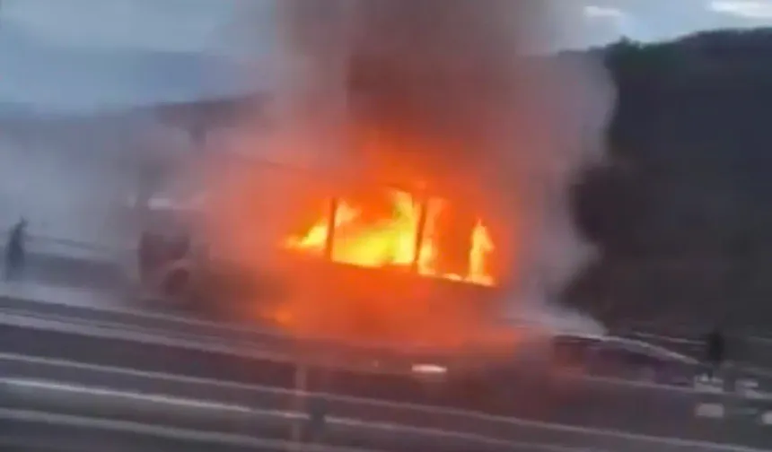 Beykoz'da seyir halindeki kamyon alevler içerisinde kaldı