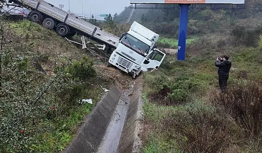 Beykoz’da TIR şarampole yuvarlandı: Sürücü yaralı kurtarıldı