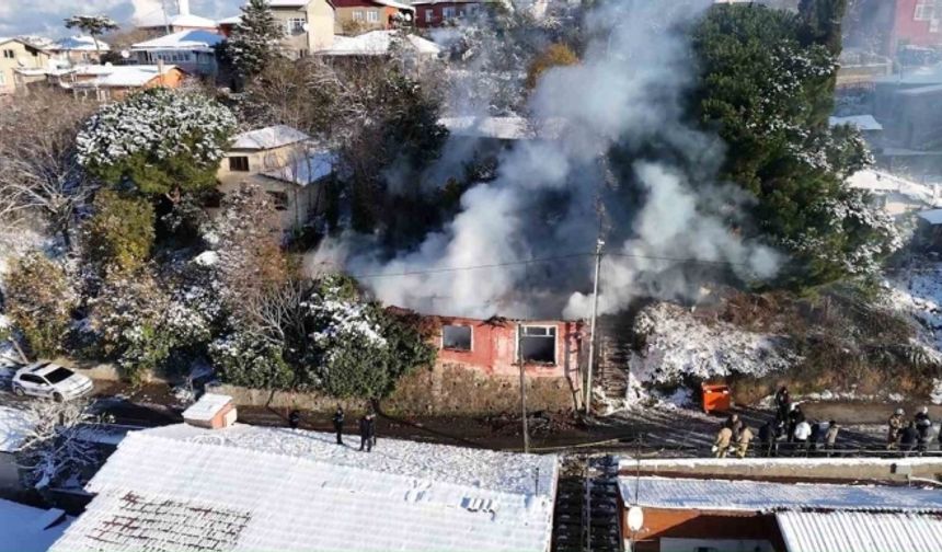 Beykoz’da Metruk Binada Yangın