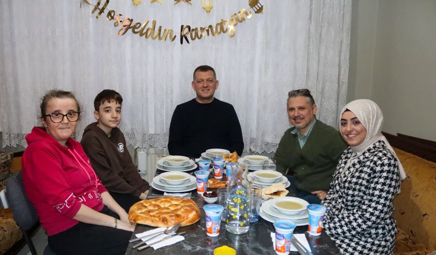 Kaymakam Ürkmezer Yılmaz Ailesinin Sofrasına Konuk Oldu