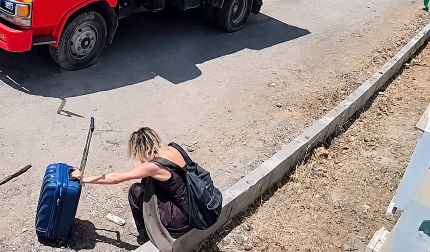 Beykoz'da fenalaşan kadını kamyon şoförü kurtardı! O anlar kamerada
