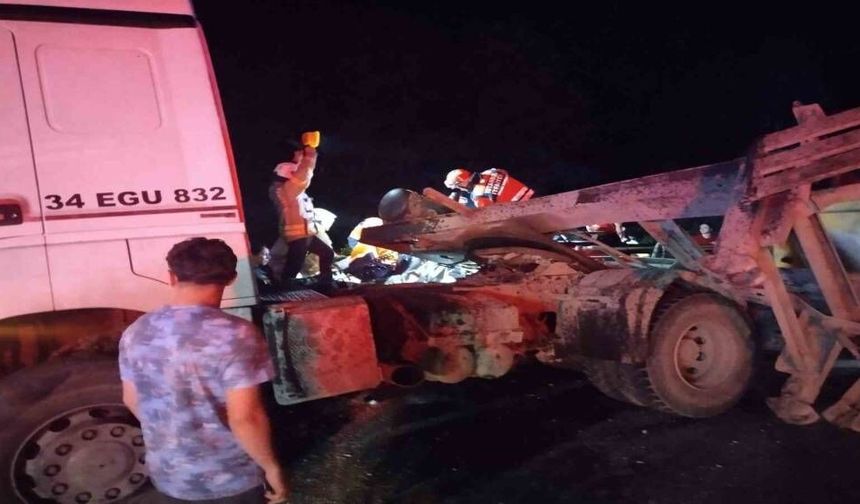 Beykoz’da hafriyat kamyonu otomobille çarpıştı: 3 yaralı